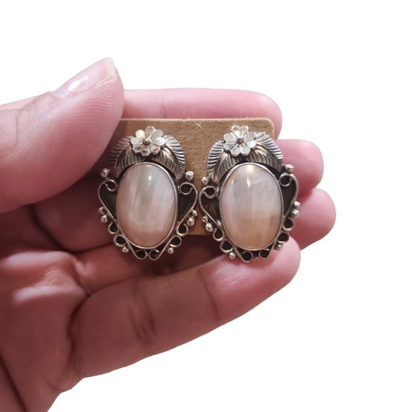 VHC Sterling Silver Many Goats Navajo Pink Mussel Clip On Earrings 1.25" - Picture 1 of 3